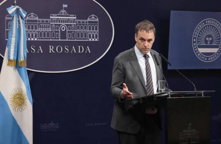 Anuncian el fin de la gratuidad en salud y universidad públicas para extranjeros