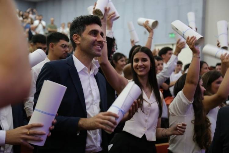 La carrera de Diseño Industrial sumó esta semana 16 nuevos graduados 