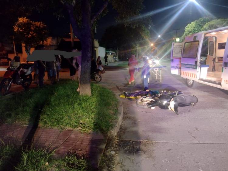 Freyre: Accidente de motos deja a mujer con lesiones graves