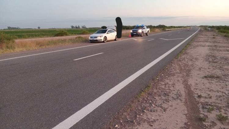Autopista 19: chocó un tacho de señalización y se desprendió un elemento por el cual otro vehículo reventó un neumático 