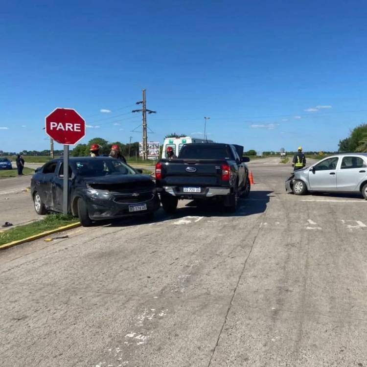 Accidente múltiple en el cruce de rutas 1 y 17