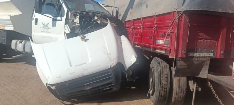 Choque entre dos camiones en zona rural de Freyre