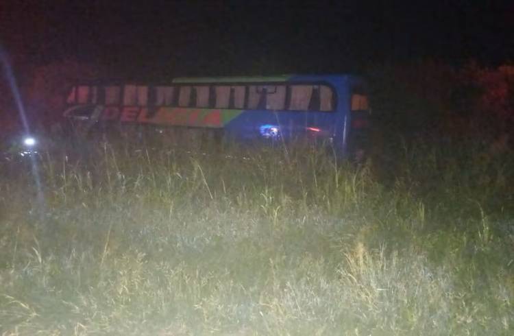 Viajaban de Jujuy a Córdoba y chocaron de frente contra un colectivo en ruta 9 norte: dos muertos