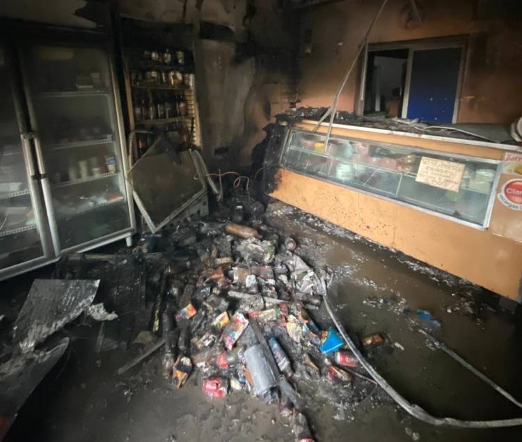 Brinkmann: daños totales en una despensa de calle Mitre a raíz de un incendio