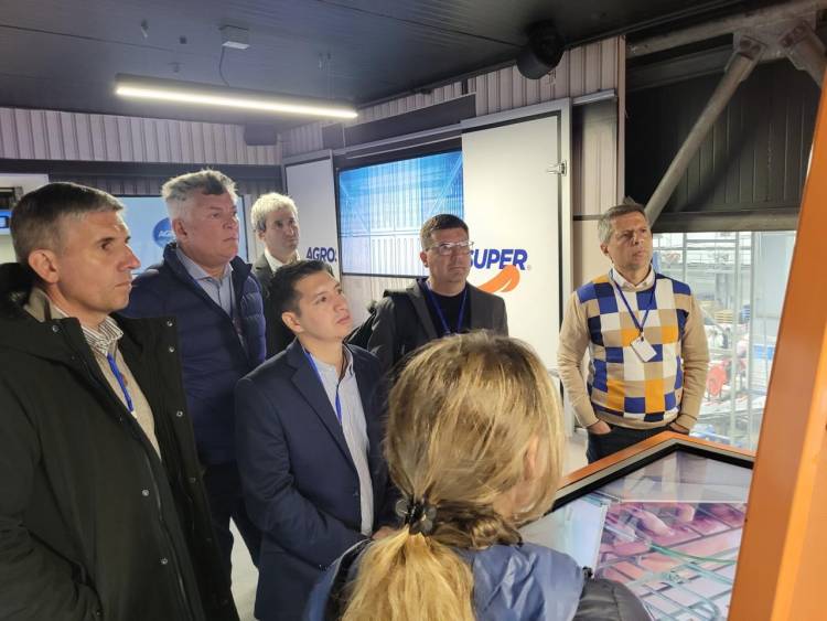 Bernarte recorrió empresas chilenas para intercambiar ideas y proyectos