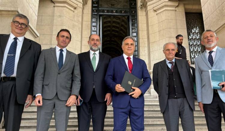 Llaryora se presentó ante la Corte Suprema para reclamar por los fondos adeudados por Nación a la Caja de Jubilaciones