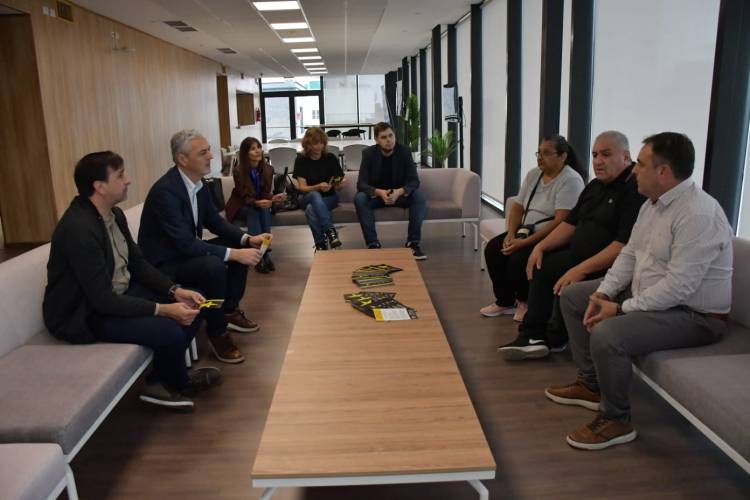Concejales de HUxC entregaron folletería de concientización vial a la Fundación Laura Cristina Ambrosio Battistel 