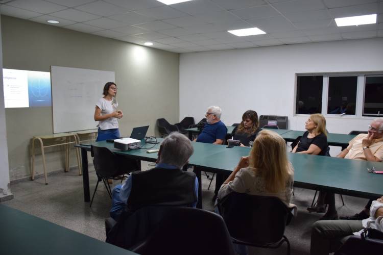Maestros con Huellas se capacitó en Inteligencia Artificial con el grupo GISAI de nuestra Facultad