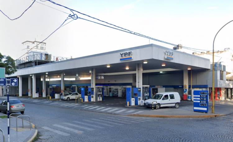 Este domingo YPF sube los precios de la nafta y el gasoil 