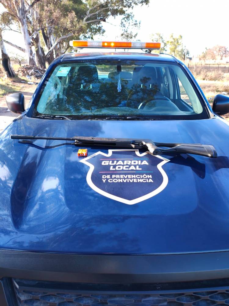 Dos hombres detenidos por realizar disparos con un rifle de aire comprimido en la vía pública