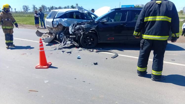 Choque múltiple en Ruta 1: cuatro vehículos involucrados y daños materiales
