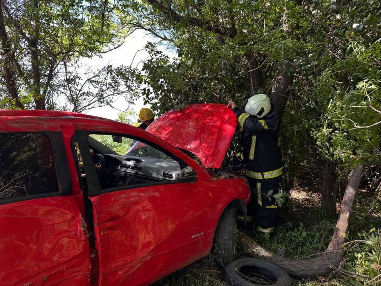 Bomberos rescataron a una persona tras un accidente en la RP1