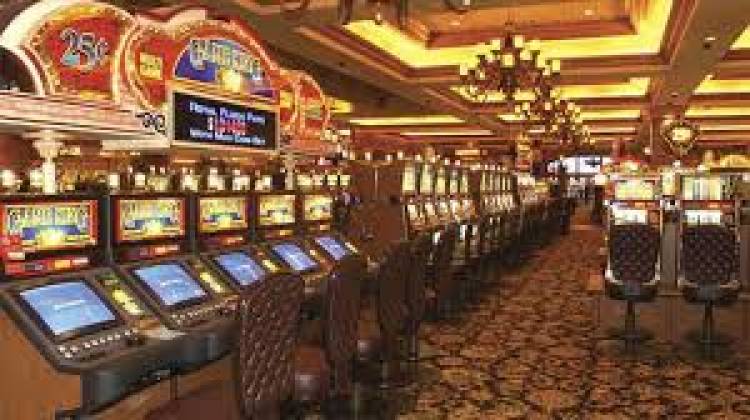 Causó disturbios en un casino y lo detuvieron con una réplica de arma