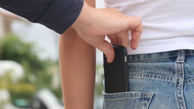 Robó un celular y fue detenido a los pocos minutos