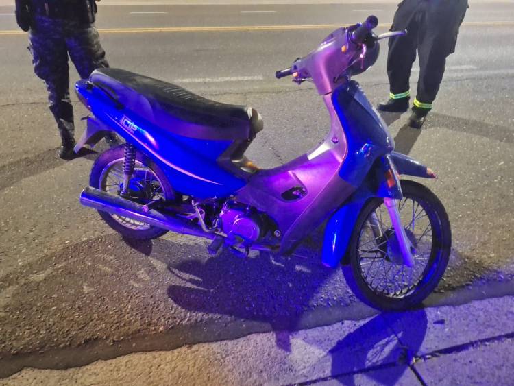 Controles vehiculares: retuvieron autos por alcoholemia positiva y una moto conducida por menores