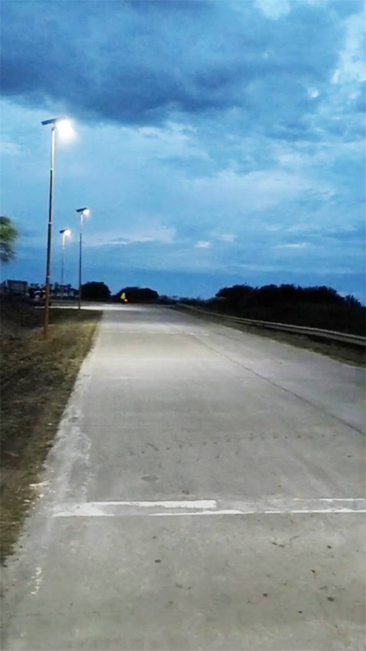 Habilitaron luminarias con tecnología LED solar en el acceso del camino interprovincial hacia la Autovía 19