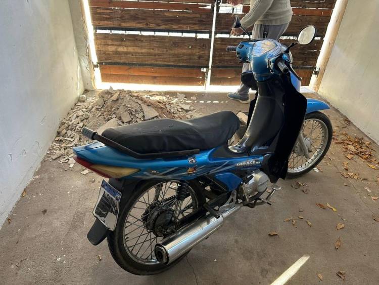 Recuperan una motocicleta robada que apareció abandonada en una vivienda deshabitada