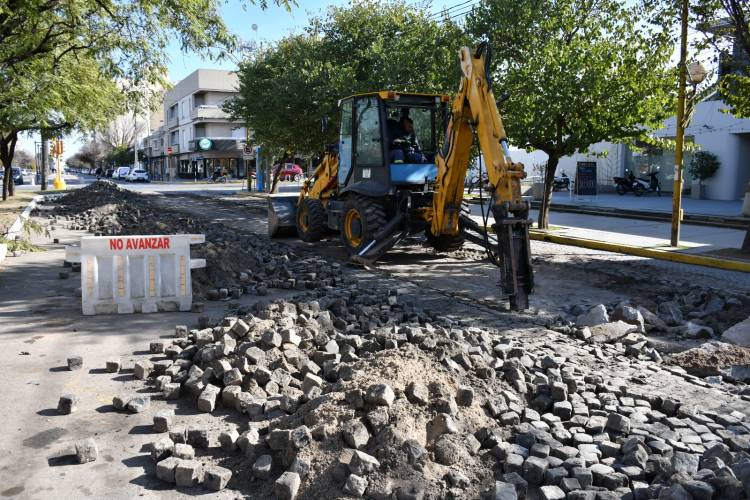 Sigue la importante intervención del adoquinado en la zona de la Terminal de Ómnibus