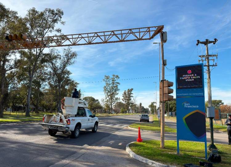 El Municipio continúa con las mejoras y actualizaciones en el sistema de detección de patentes integrado al Centro de Atención Ciudadana